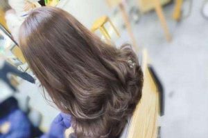 女孩染发烫发一般多少钱?