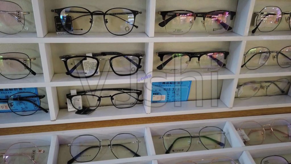 「实体创业项目03」现在开眼镜店一年收入多少?