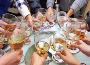 同学聚会兄弟们不再幻想天开