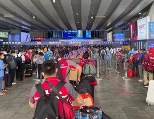 京东小哥驰援上海不火都难