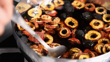 自己熬了一锅酸梅汤