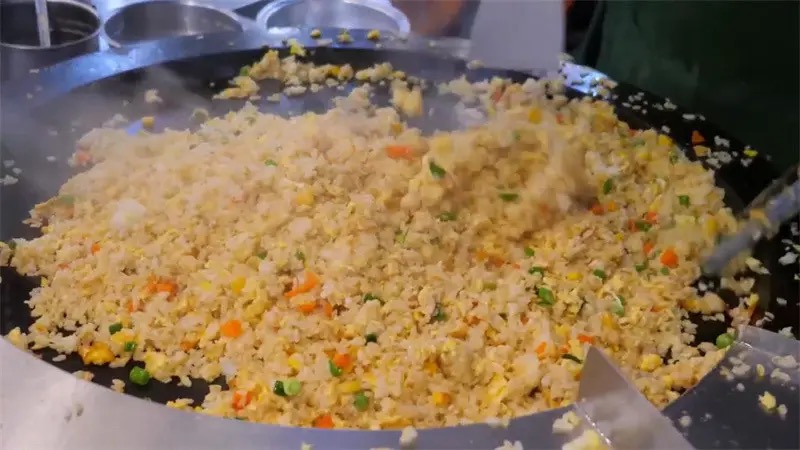 卖炒饭一个月利润可以赚5万吗?