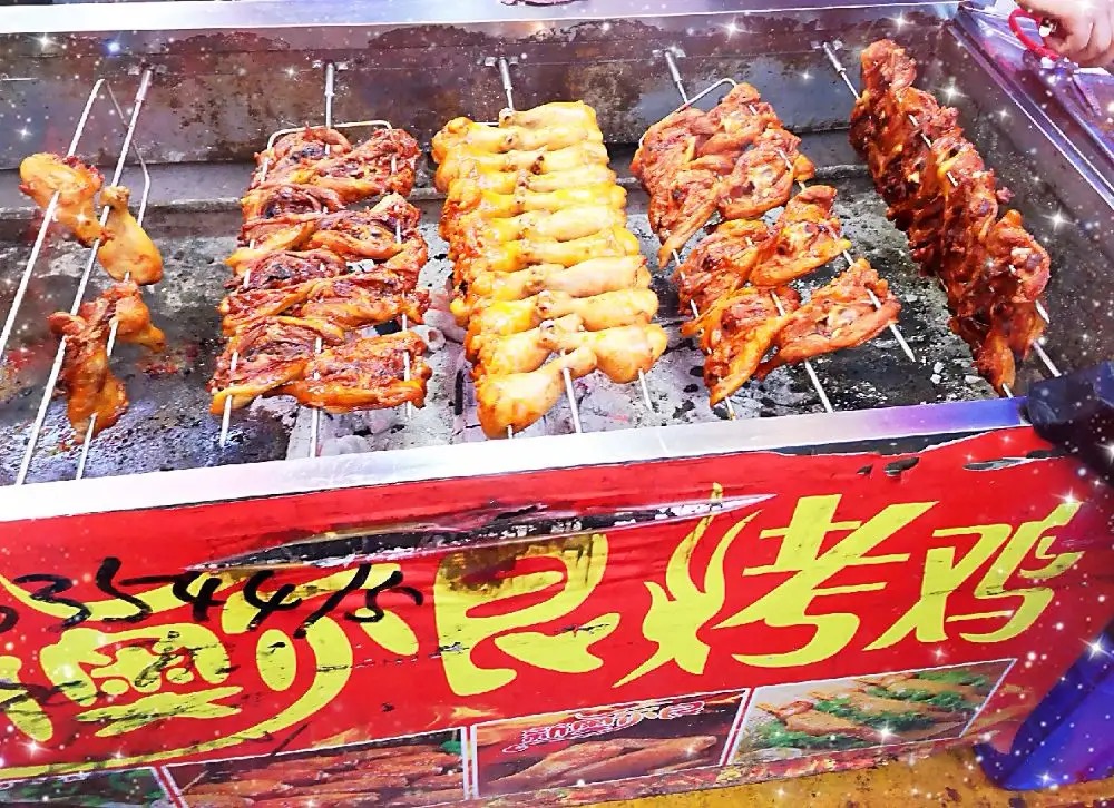地摊烤鸡腿一天挣多少钱?