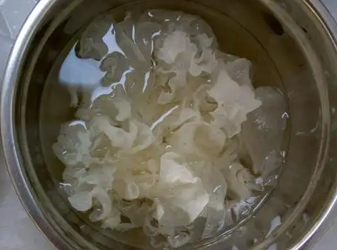 银耳可以用保温杯泡着吃吗?竟然非常营养美味