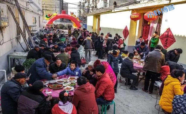 农村吃席不讲究,得抢着吃更香