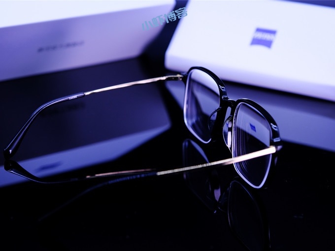 线下实体店配了一副蔡司眼镜